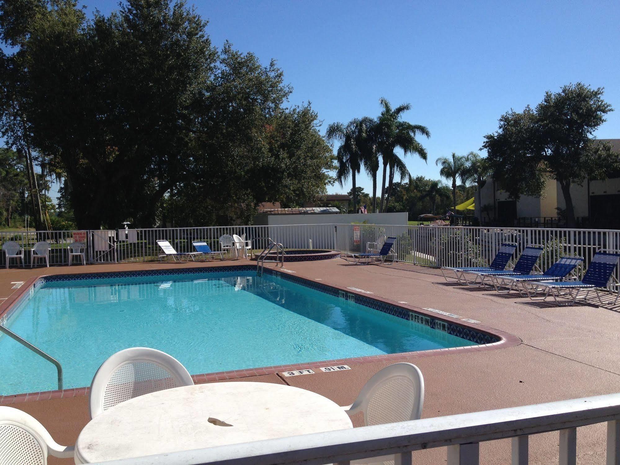 Vista Inn Lake Tarpon Palm Harbor Exteriör bild